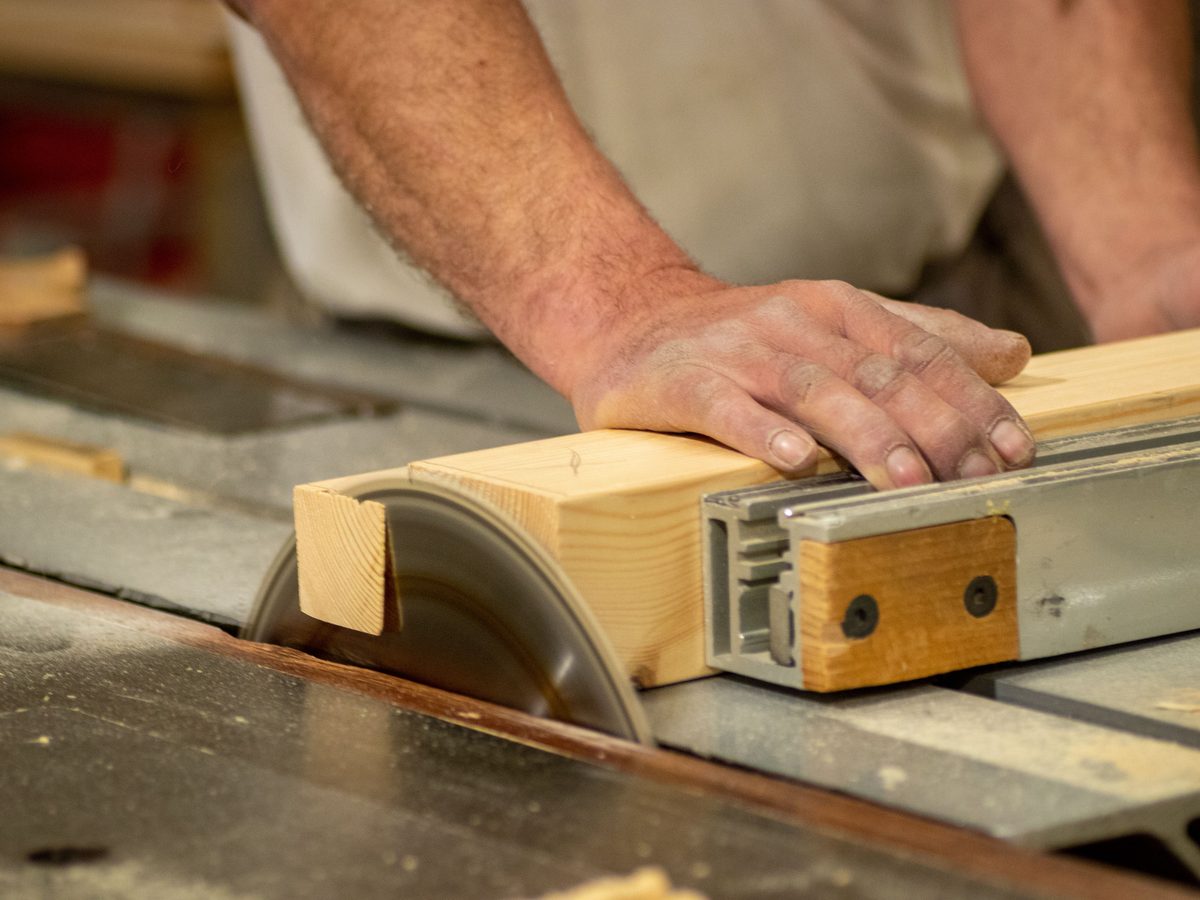 Piallatura di un elemento in legno